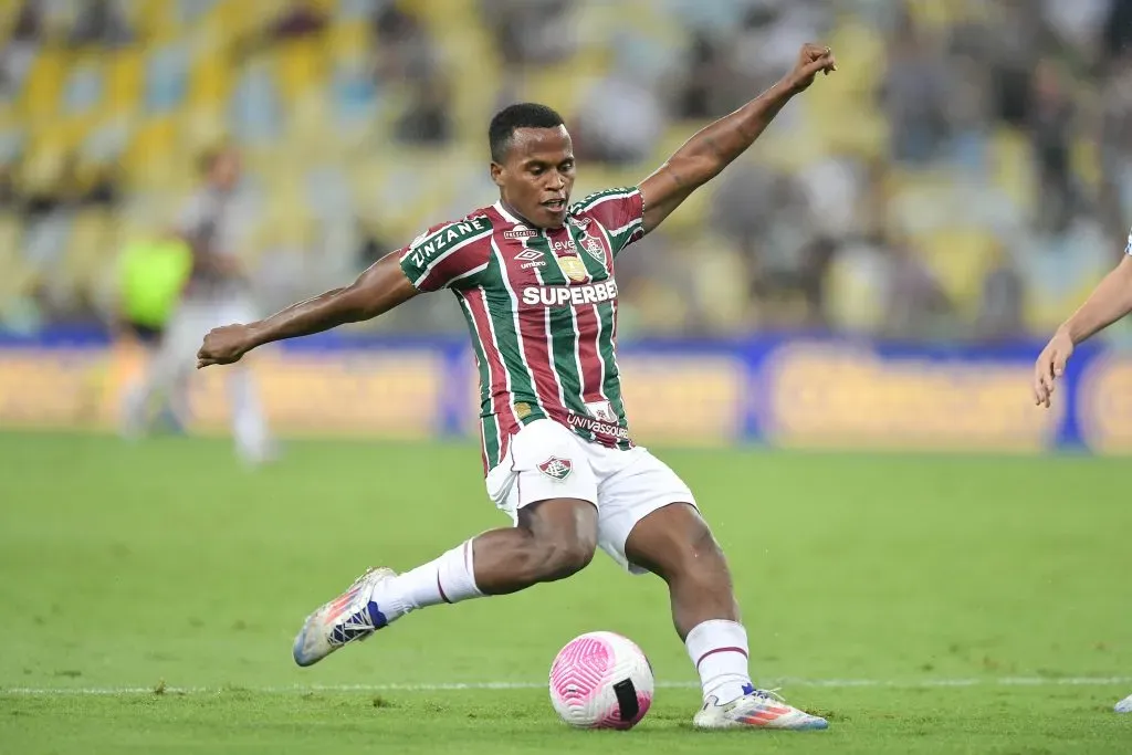 Arias deve ser titular no jogo do Fluminense contra o Flamengo (Foto: Thiago Ribeiro/AGIF)