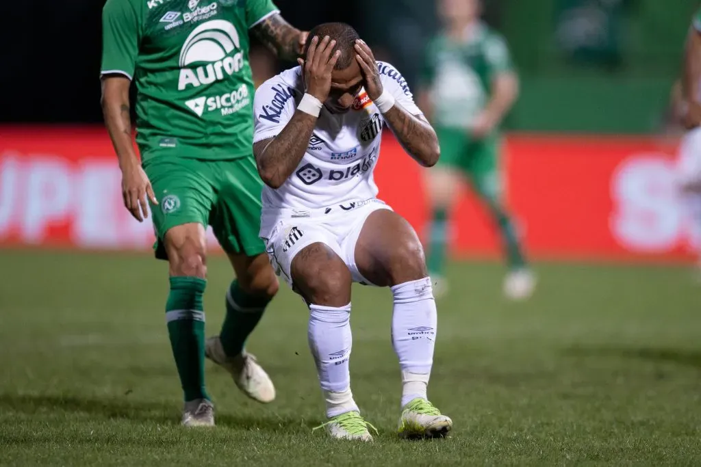 Otero entrou no segundo tempo na derrota do Santos contra a Chapecoense. Foto: Liamara Polli/AGIF