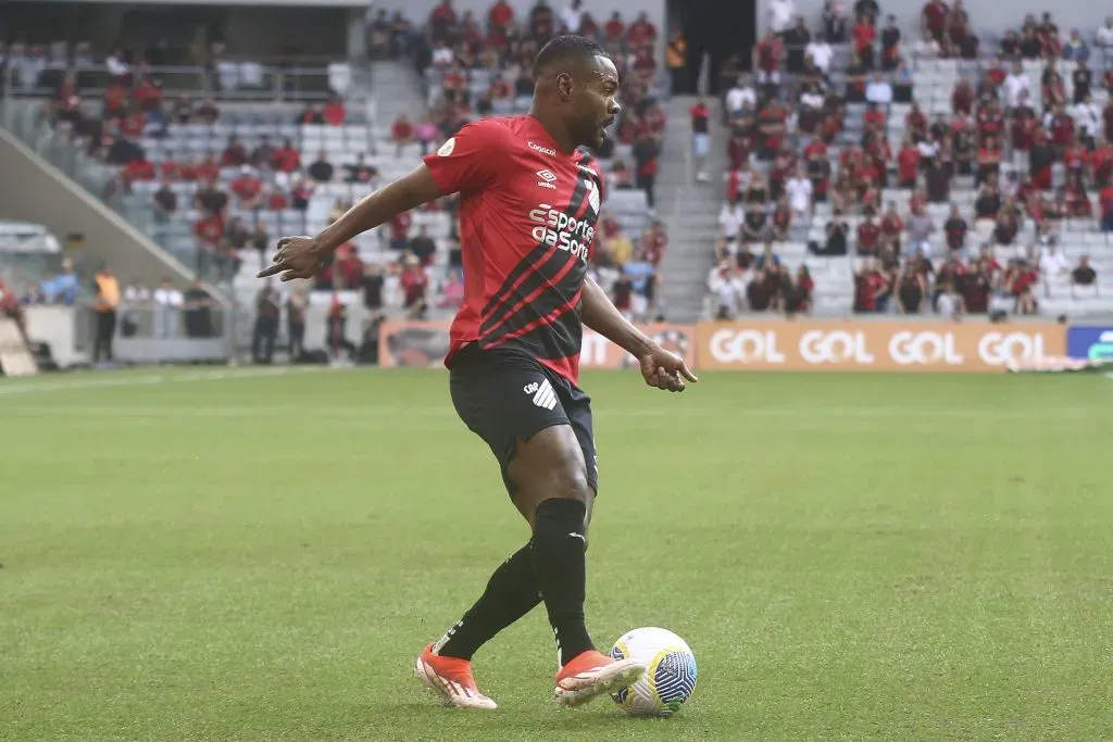 Nikao jogador do Athletico-PR durante partida contra o Gremio no estadio Arena da Baixada pelo campeonato Brasileiro A 2024. Foto: Gabriel Machado/AGIF