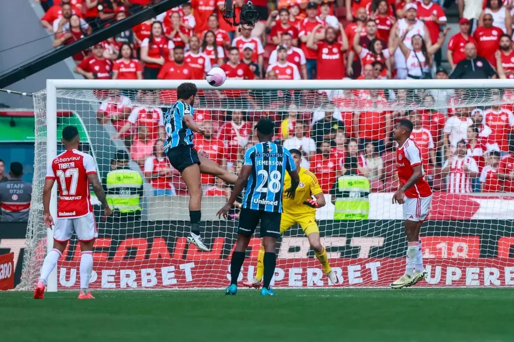 RS – PORTO ALEGRE – 19/10/2024 – BRASILEIRO A 2024, INTERNACIONAL X GREMIO – Diego Costa jogador do Gremio durante partida contra o Internacional no estadio Beira-Rio pelo campeonato Brasileiro A 2024. Foto: Luiz Erbes/AGIF