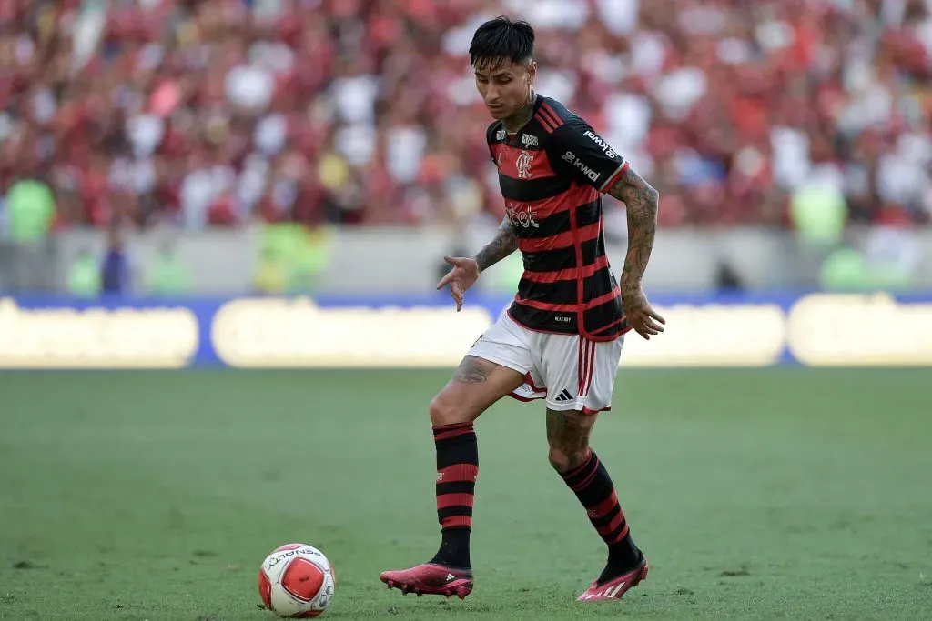 Erick Pulgar durante partida pelo Flamengo. Foto: Thiago Ribeiro/AGIF