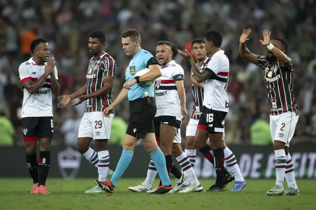 Partida entre Fluminense e São Paulo, quando aconteceu o polêmico lance. Foto: Jorge Rodrigues/AGIF