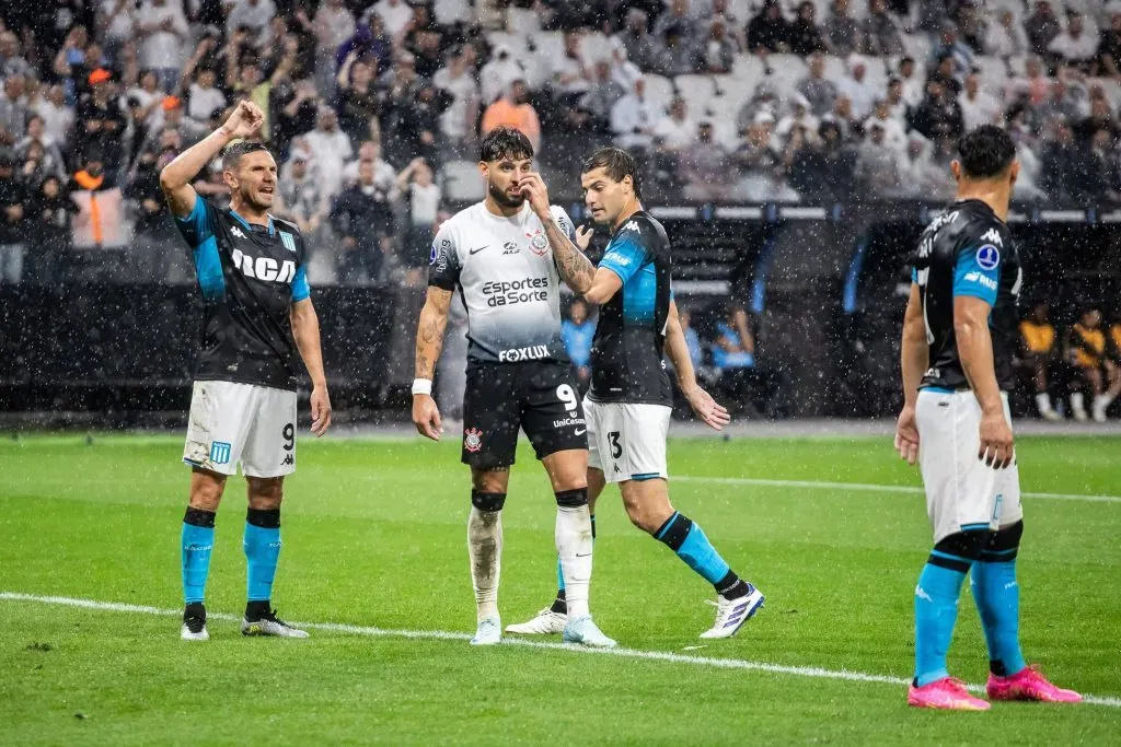 Corinthians e Racing empataram na Neo Químca Arena sob muita chuva em São Paulo. Foto: Rodilei Morais/Fotoarena