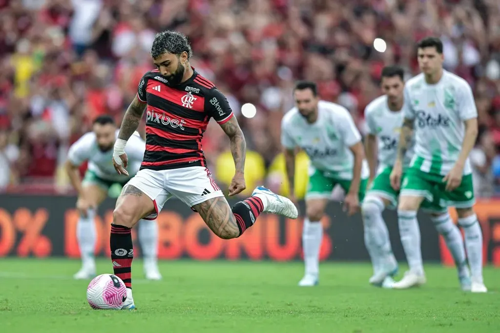 Foto: Thiago Ribeiro/AGIF – Gabriel jogador do Flamengo durante partida contra o Juventude no estadio Maracana pelo campeonato Brasileiro A 2024.