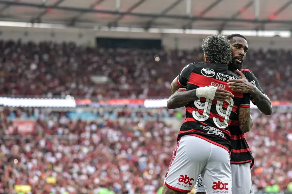 Gabigol e Gerson comemorando gol diante do Juventude. Foto: Thiago Ribeiro/AGIF