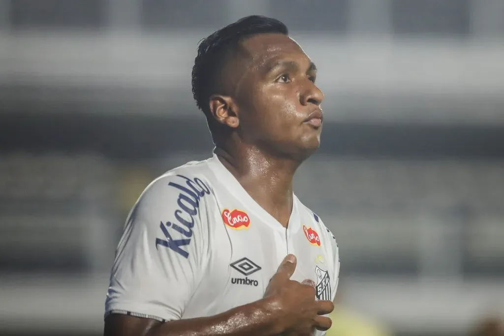 Morelos foi contratado pelo Santos em 2023. Foto: Reinaldo Campos/AGIF