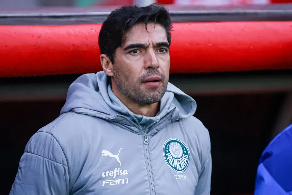 Abel Ferreira tecnico do Palmeiras durante partida contra o Internacional no estadio Beira-Rio pelo campeonato Brasileiro A 2024. Foto: Maxi Franzoi/AGIF