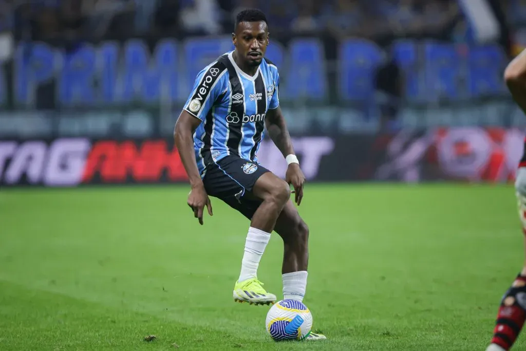 Edenílson, meio-campista do Grêmio