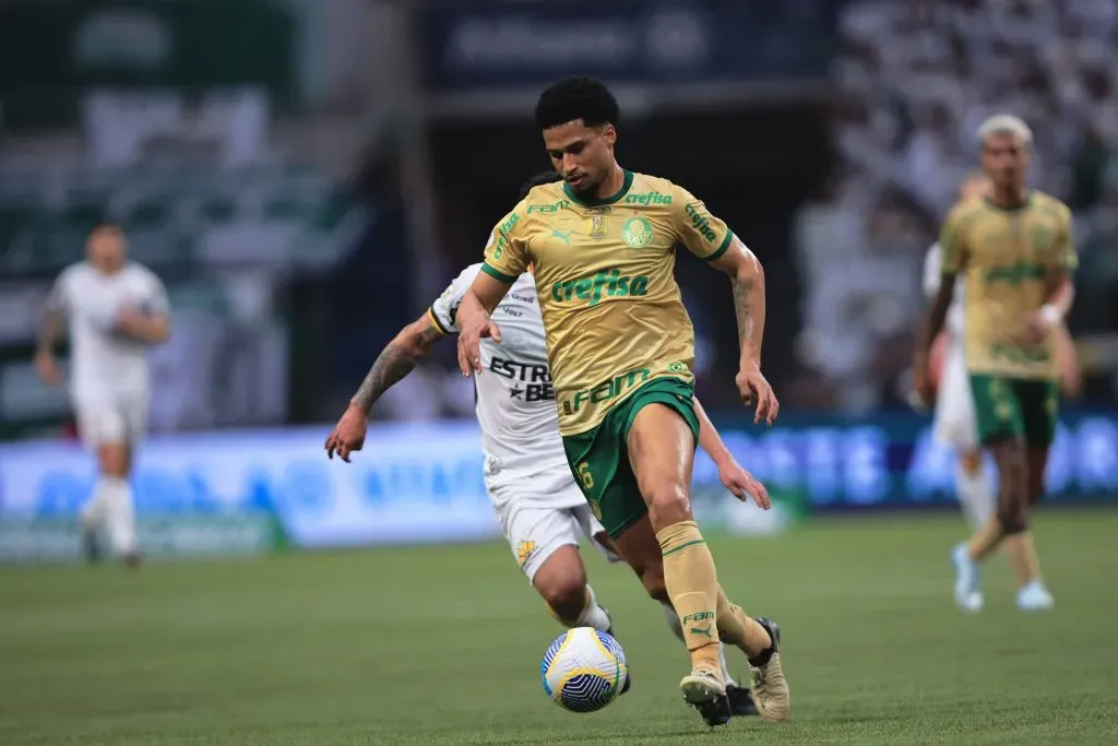 Murilo em partida contra o Criciúma. Foto: Ettore Chiereguini/AGIF