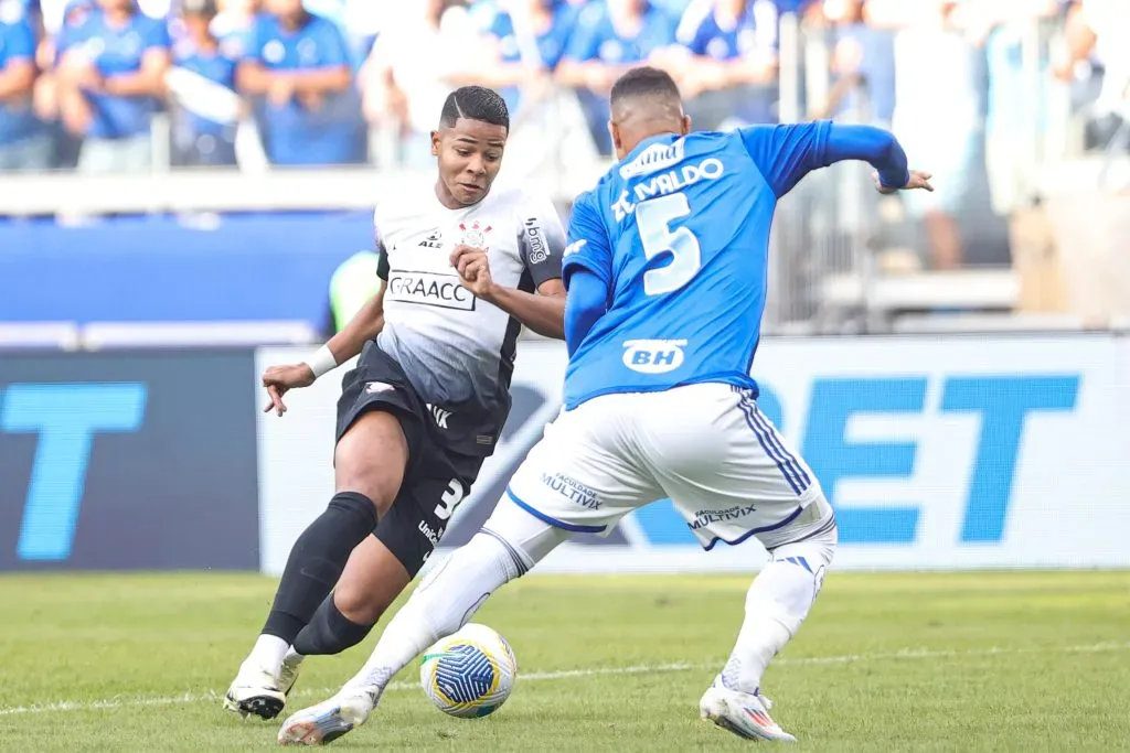 Corinthians x Cruzeiro será no mesmo dia de viagem importante para a Raposa (Foto: Gilson Lobo/AGIF)