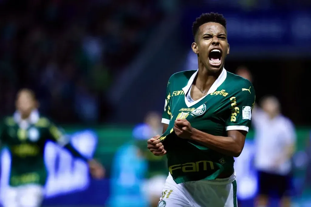 Estêvão comemora o gol diante do Grêmio. Foto: Marcello Zambrana/AGIF