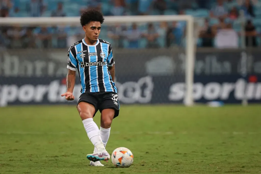 Foto: Maxi Franzoi/AGIF – Du Queiroz vai deixar o futebol brasileiro e não jogará no Santos