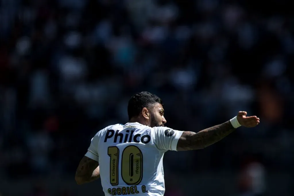 Gabigol tem chance de retornar ao clube onde foi formado em 2025 para ganhar R$ 2,5 milhões por mês – Foto: Pedro Vale/AGIF