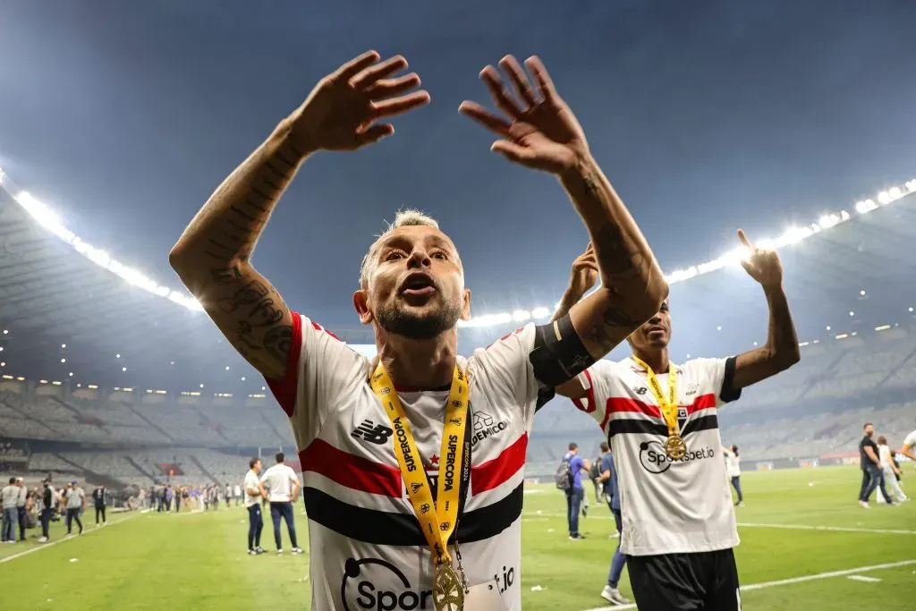 Foto: Gilson Lobo/AGIF – Rafinha já conquistou títulos no São Paulo