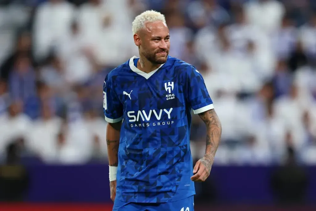 Neymar durante a partida em que sofreu nova lesão. Photo by Yasser Bakhsh/Getty Images