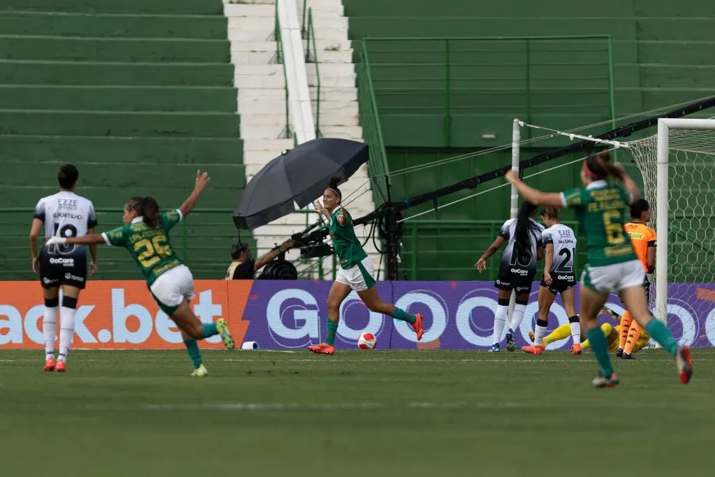 Amanda Gutierres, abre o placar para o Palmeiras que acabou vencendo as rivais corintianas nos pênaltis com golaço de Dudinha que sagrou a equipe alvinerde campeã do Paulistão Feminino. Foto: Rebeca Reis/Ag. Paulistão/Centauro