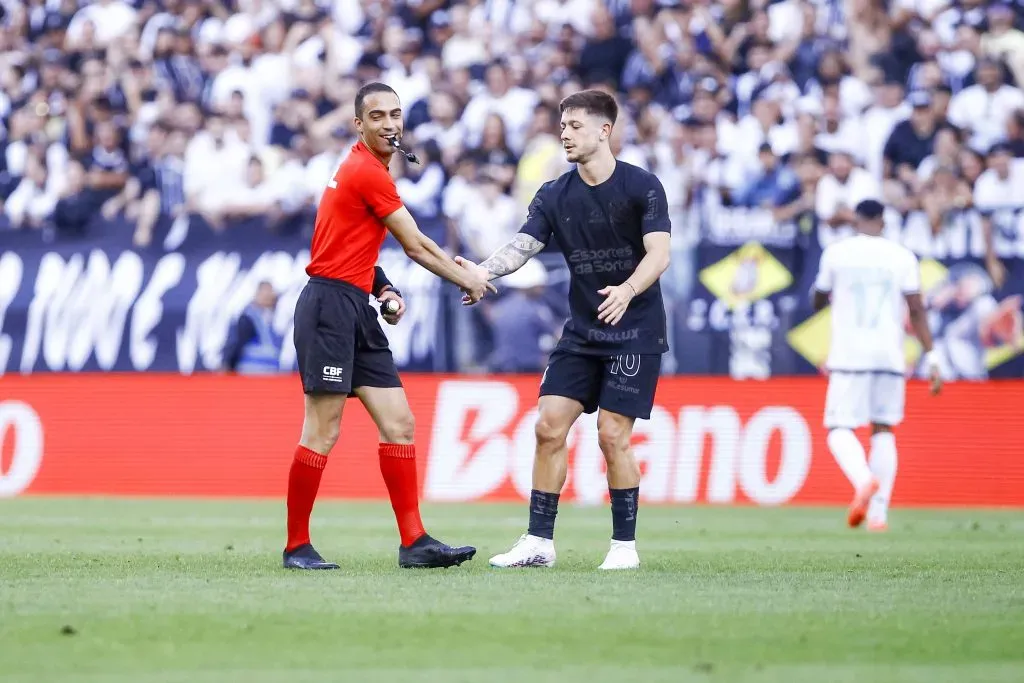 Garro em partida com o Vasco. Foto: Marco Miatelo/AGIF
