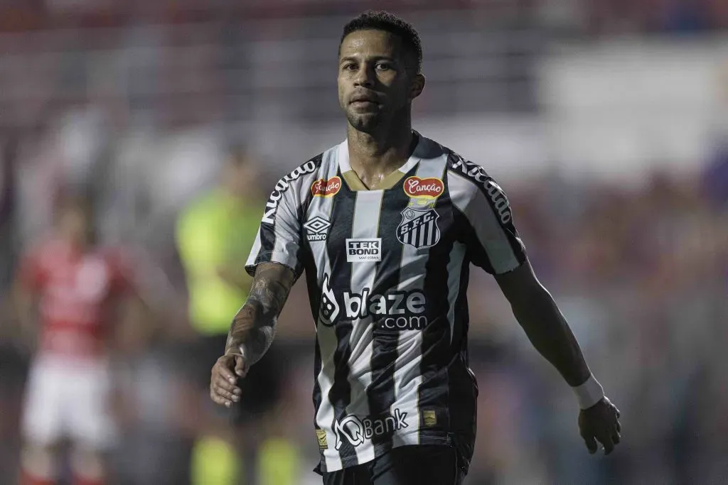 Serginho durante partida pelo Santos. Serginho durante partida pelo Santos. Foto: Heber Gomes/AGIF