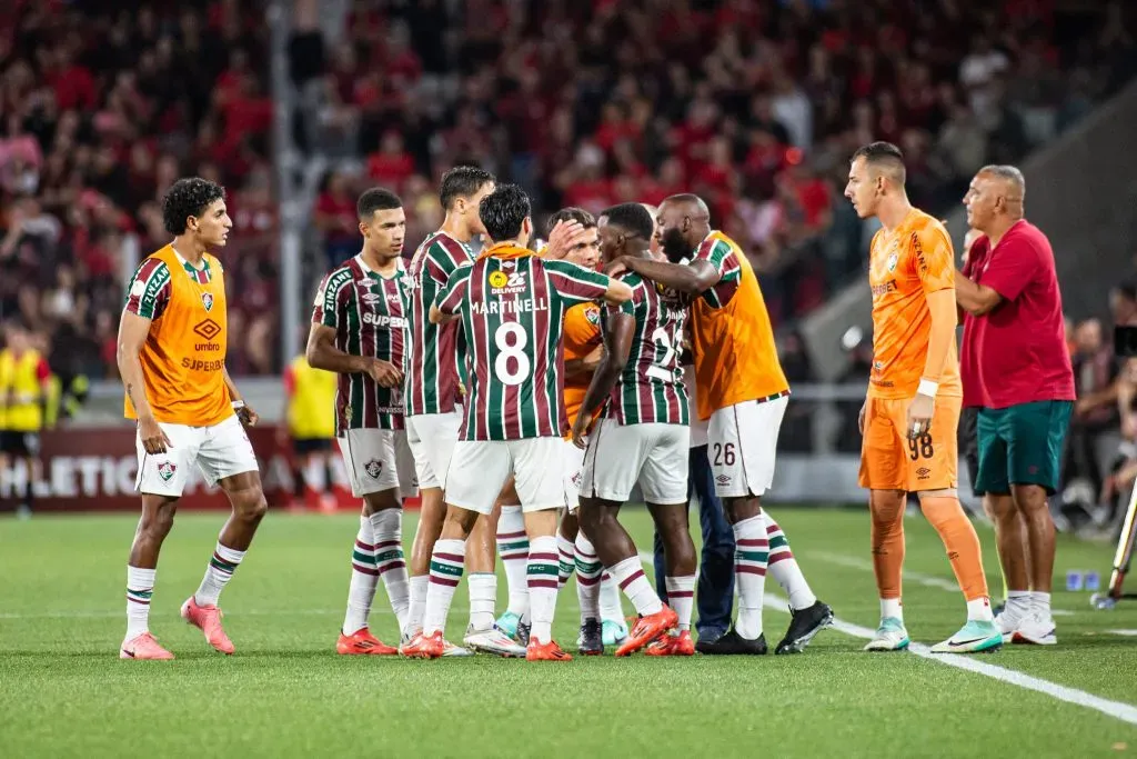 Jogadores do Fluminense comemoram gol de empate de Arias contra o Athlético-PR. Foto: Luis Garcia/AGIF