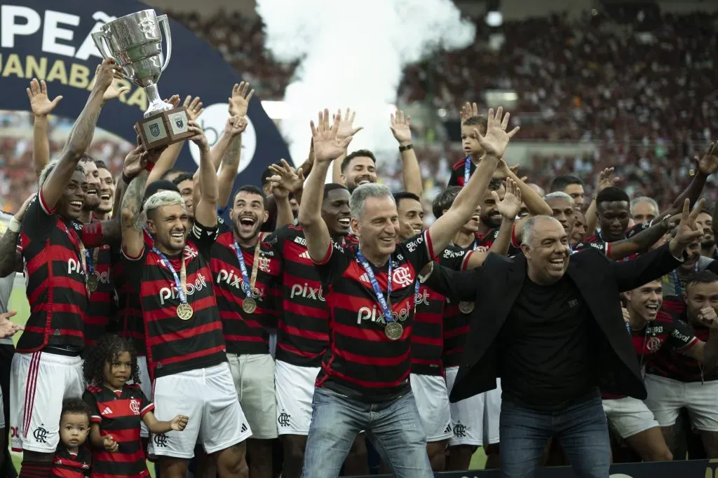 Braz durante comemoração de título no Flamengo. Foto: Jorge Rodrigues/AGIF