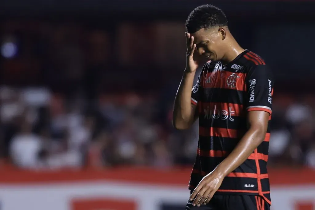 Carlinhos perdeu espaço com Filipe Luís