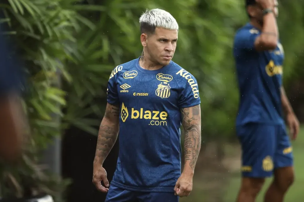 Soteldo se reapresentou com restante do elenco. Foto: Reinaldo Campos/AGIF