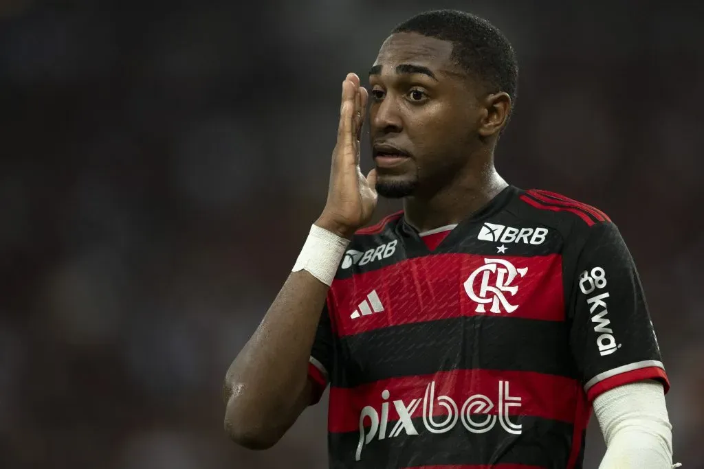 Lorran busca mais espaço com Filipe Luís. Foto: Jorge Rodrigues/AGIF