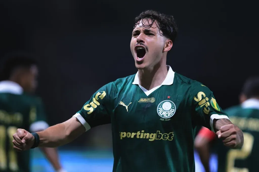 Maurício marca os dois gols e é o grande destaque da vitória do Palmeiras sobre a Portuguesa. Foto: Ettore Chiereguini/AGIF