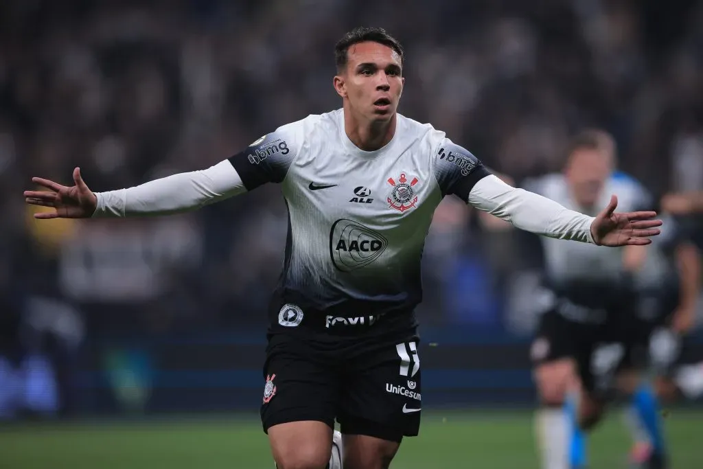 Giovane comemora gol pelo Timão. Foto: Ettore Chiereguini/AGIF