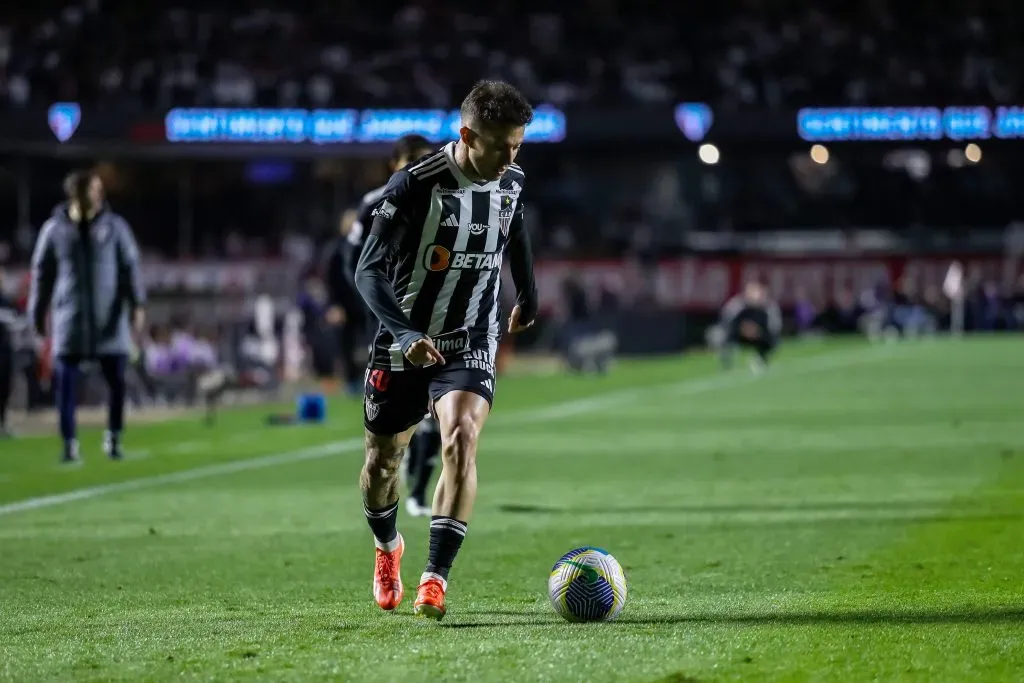 Bernard em partida diante do São Paulo. Foto: Marco Miatelo/AGIF