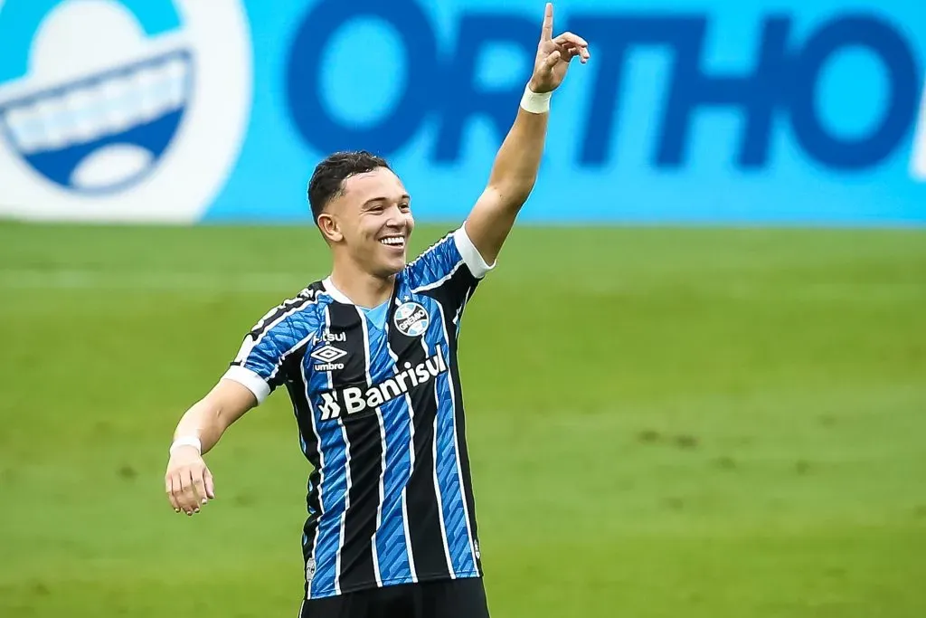 Pepê pelo Grêmio. Pedro H. Tesch/AGIF