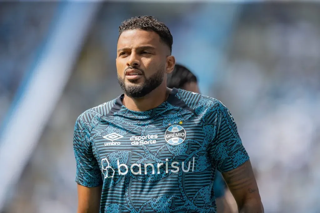 Reinaldo em treino pelo Grêmio - Foto: Liamara Polli/AGIF.