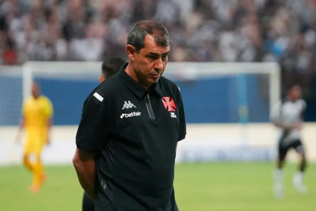 Esquema de Carille com Jair, Tchê Tchê e Paulinho pode facilitar a vida de Coutinho no Vasco. Foto: Aguilar Abecassis/AGIF