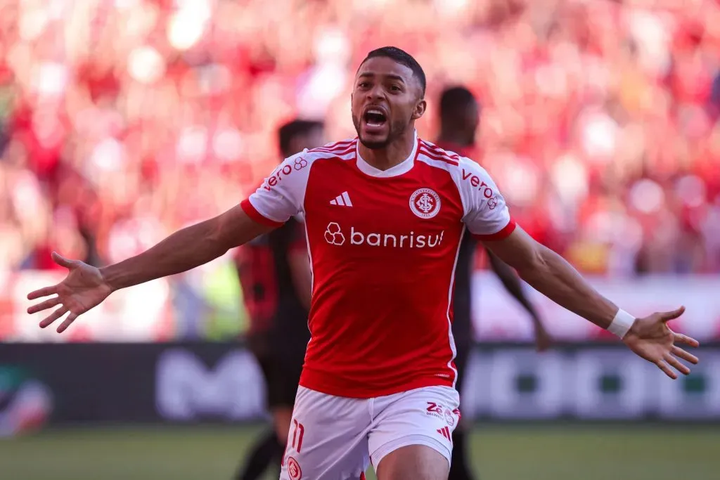 Wanderson jogador do Internacional comemora seu gol durante partida contra o Bragantino no estadio Beira-Rio pelo campeonato Brasileiro A 2024. Foto: Maxi Franzoi/AGIF