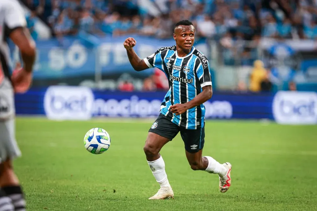 BA – PORTO ALEGRE – 03/12/2023 – BRASILEIRO A 2023, GREMIO X VASCO – Nathan Fernandes jogador do Gremio durante partida contra o Vasco no estadio Arena do Gremio pelo campeonato Brasileiro A 2023. Foto: Maxi Franzoi/AGIF