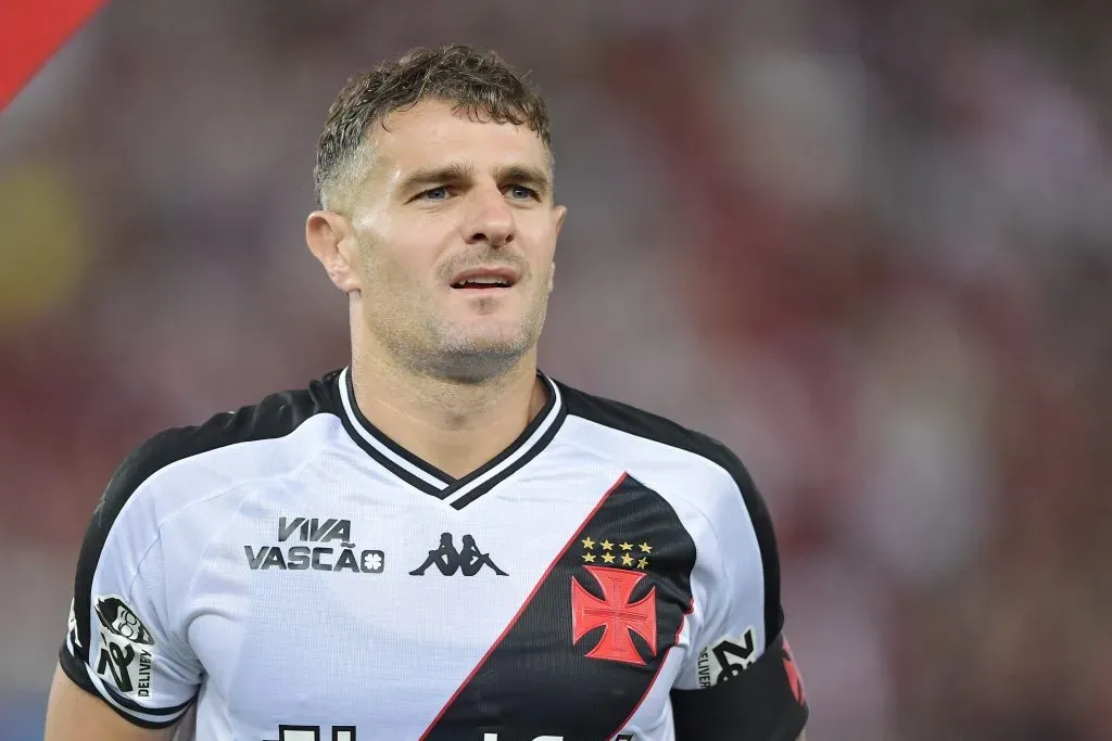 Centroavante argentino durante o clássico. Foto: Thiago Ribeiro/AGIF