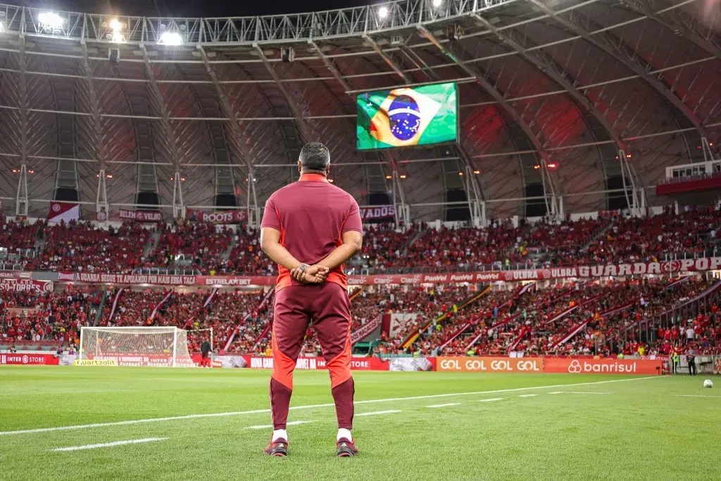 Roger Machado em partida pelo Inter. Foto: Maxi Franzoi/AGIF
