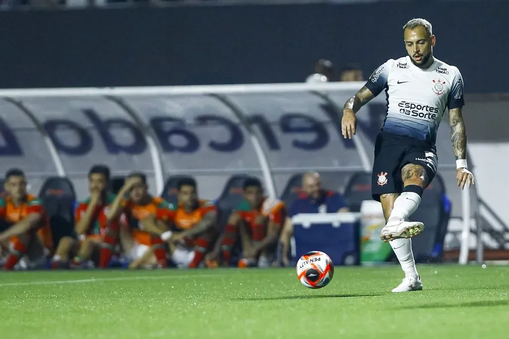 Maycon em ação diante da Portuguesa, pelo Campeonato Paulista.