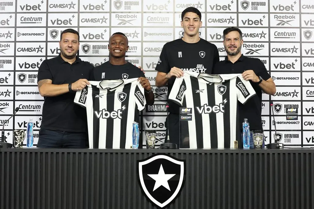 Nathan e Jair foram apresentados juntos no Botafogo - Foto: Vitor Silva/Botafogo