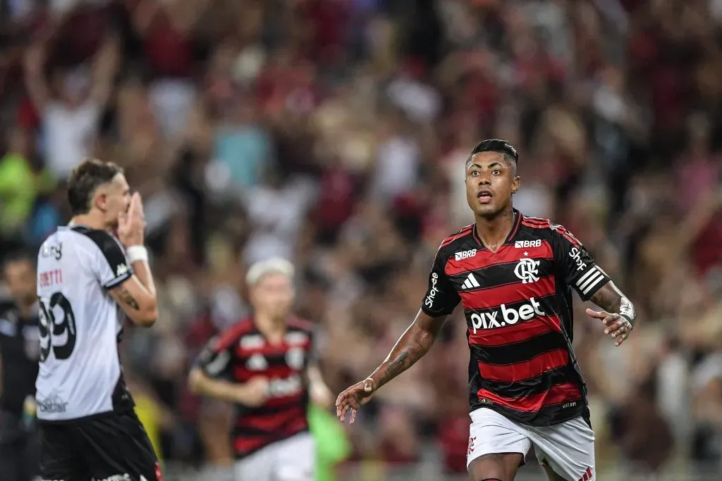 Bruno Henrique comemora seu gol contra o Vasco pelo Carioca 2025. Foto: Thiago Ribeiro/AGIF