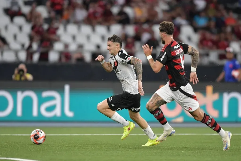 Vegetti em ação no clássico contra o Flamengo. Foto: Thiago Ribeiro/AGIF