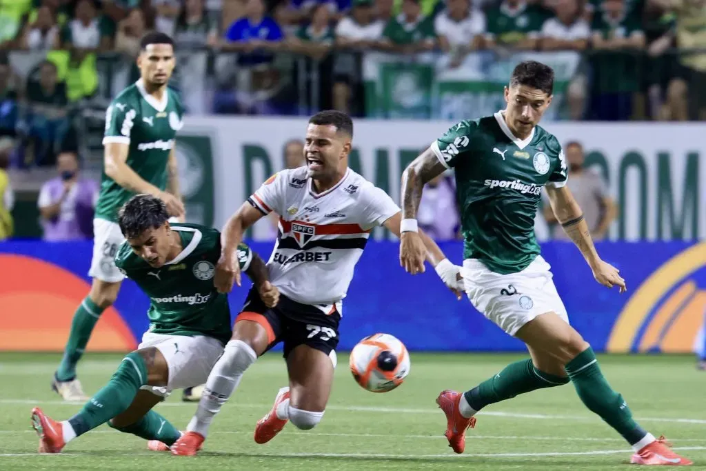 Alisson durante o clássico contra o Palmeiras, pelo Paulistão deste ano. Foto: Marcello Zambrana/AGIF