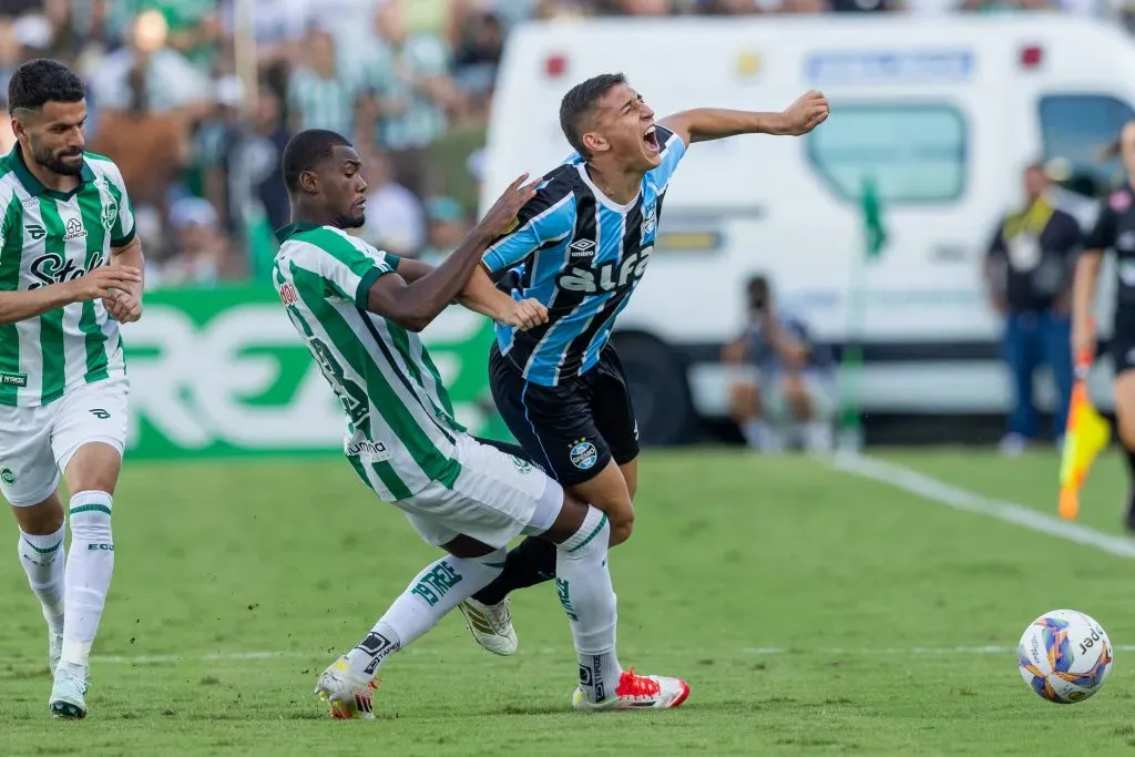 Abner contra o Grêmio na semifinal do Gauchão – Foto: Liamara Polli/AGIF
