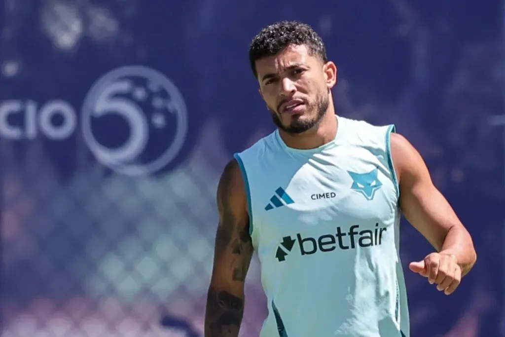 William em treino pela Raposa. Foto: Gilson Lobo/AGIF