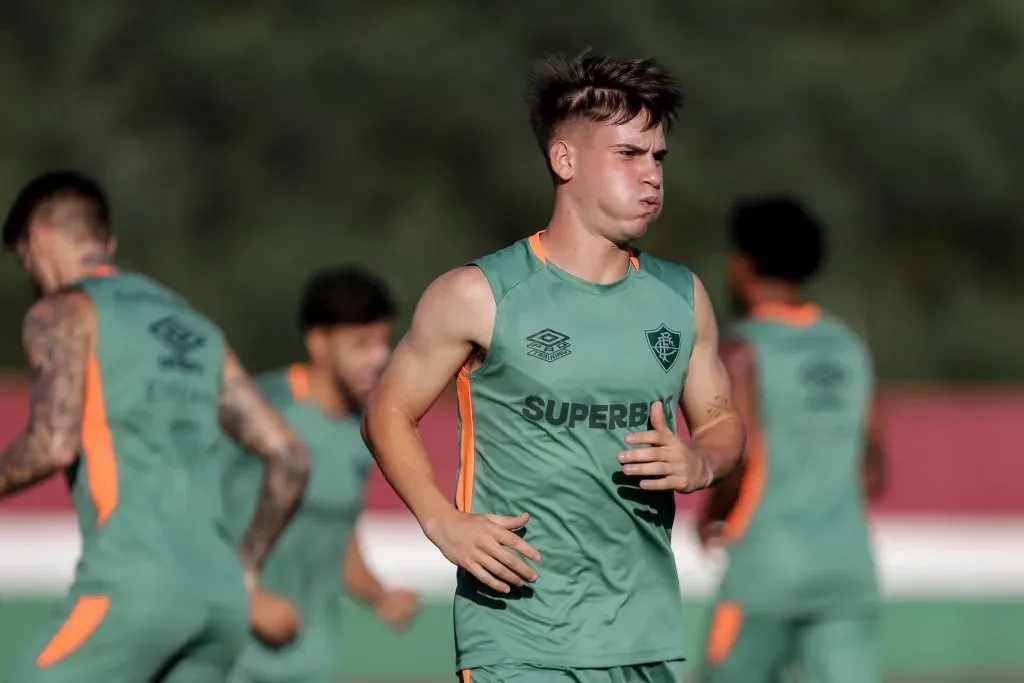 Mano afirma que Lavega vem treinando bem no Fluminense. FOTO: LUCAS MERÇON / FLUMINENSE F.C.