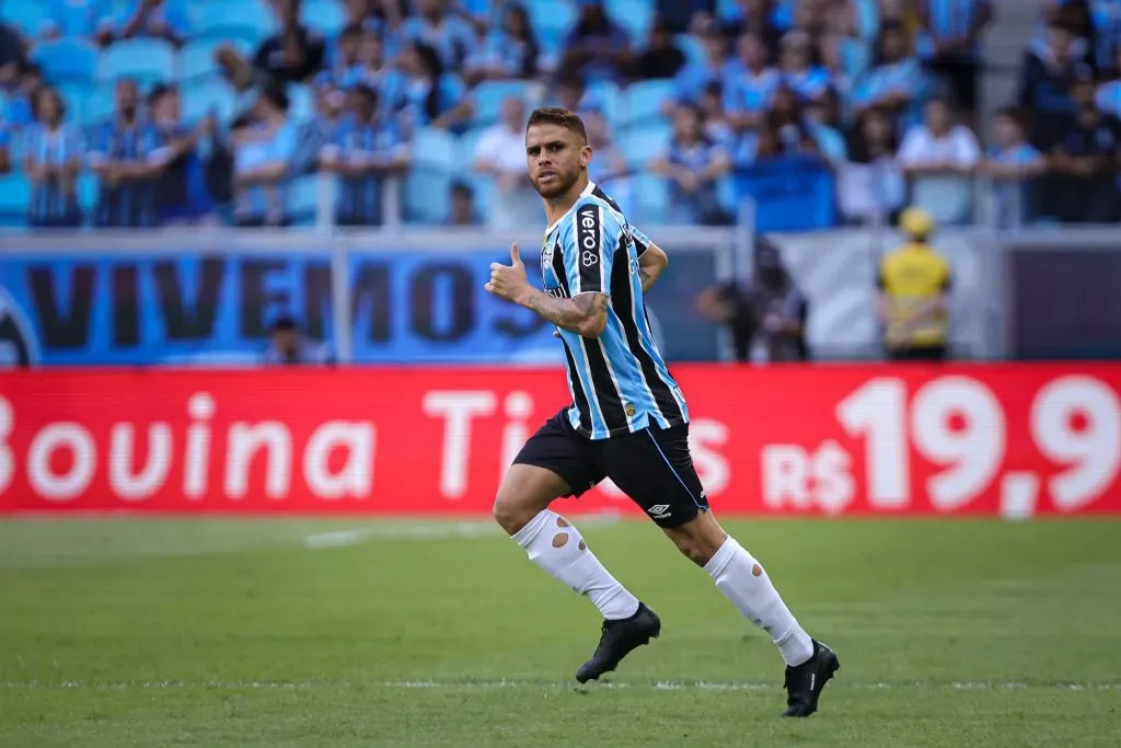 Cuéllar, volante do Grêmio – Foto: Maxi Franzoi/AGIF