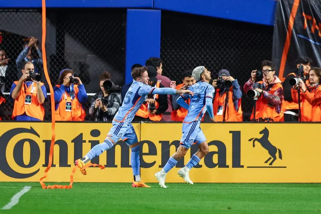 Santiago Rodríguez comemora gol marcado na MLS. Foto:  Gordon Donovan