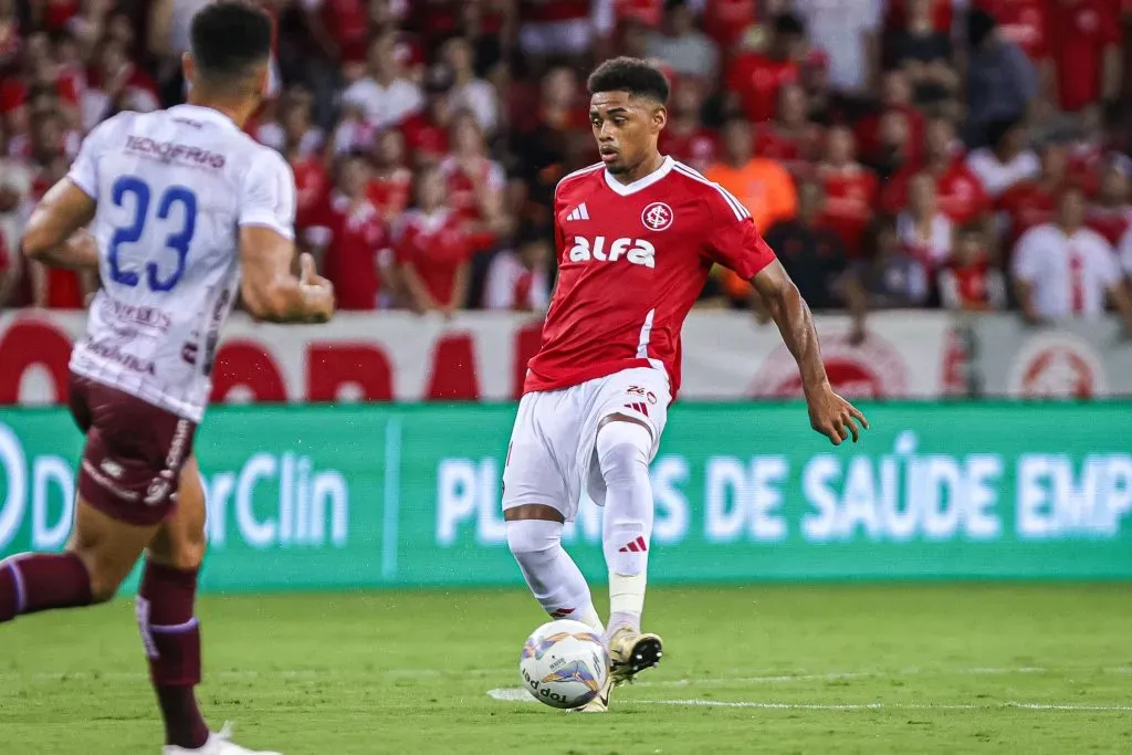 Victor Gabriel em ação pelo Internacional. Foto: Maxi Franzoi/AGIF