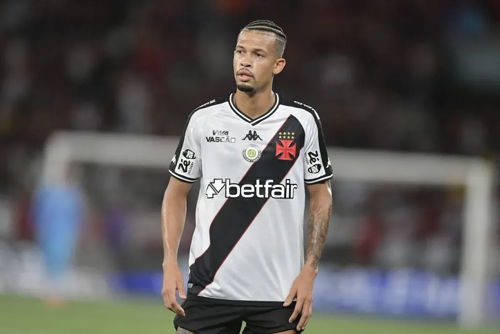 João Victor: Jogador já viveu altos e baixos com a camisa do Vasco – Foto: Thiago Ribeiro/AGIF