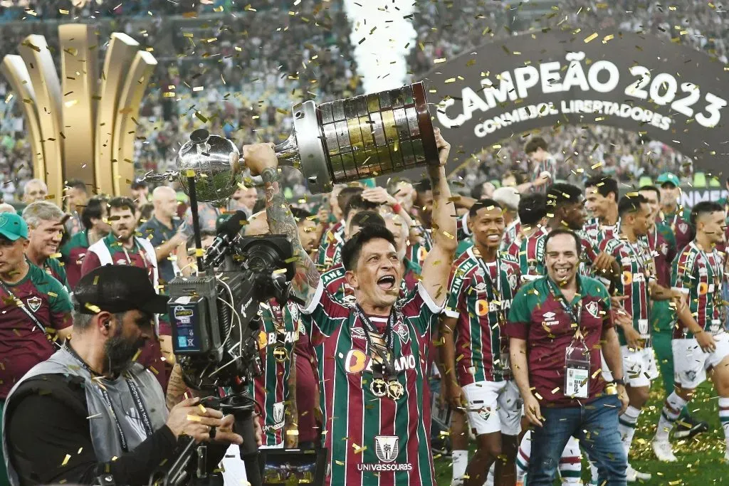 Germán Cano com a taça da Libertadores. Foto: A.PAES / Alamy Stock Photo